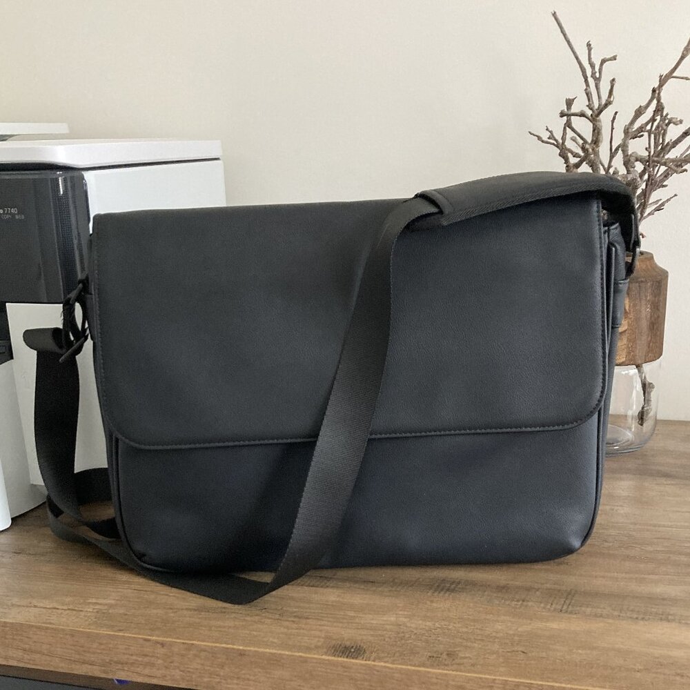 Business-Casual Black Briefcase